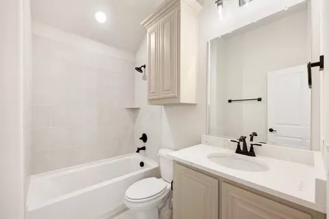 Bath - 917 Split Oak Ln, Anna, TX 75409 photo 4 of 4
