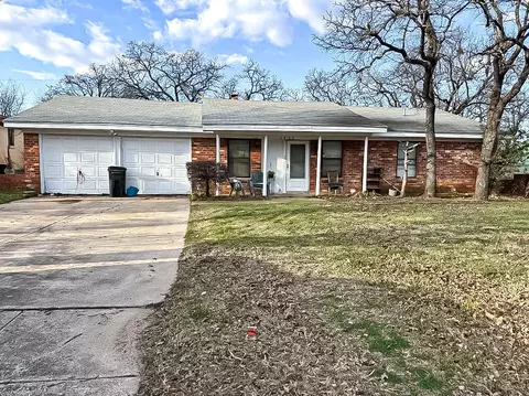3425 Chimney Rock Dr, Forest Hill, TX 76140