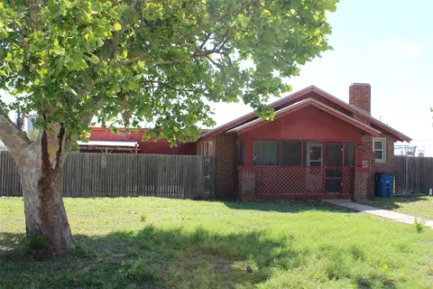 260 S Munday Ave, Munday, TX 76371