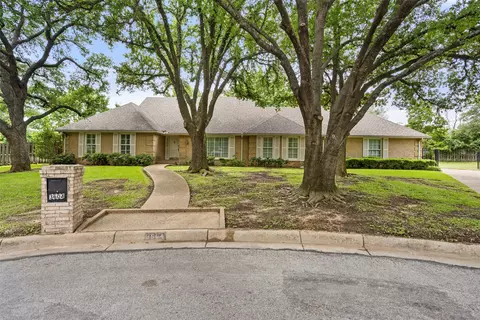 3604 Ledgeview Ct, Fort Worth, TX 76109