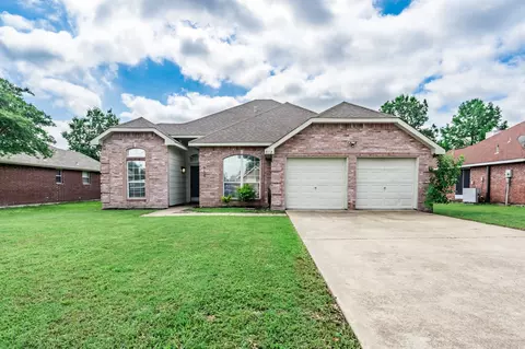 912 Concord St, Forney, TX 75126
