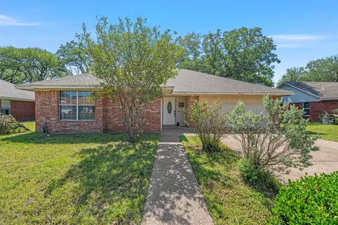4627 Lexington St, Bellmead, TX 76705