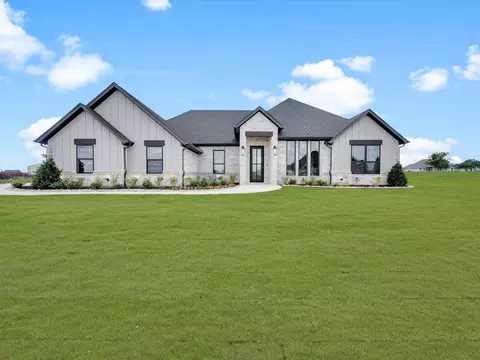 1060 Uplift Dr, Weatherford, TX 76087