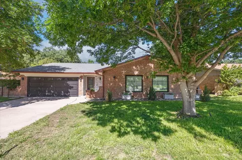 3033 Bluebonnet Ln, Bedford, TX 76021