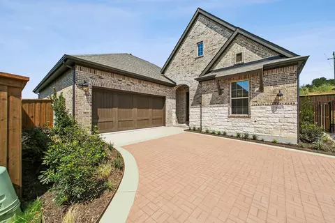 2067 Spotted Fawn Dr, Arlington, TX 76005