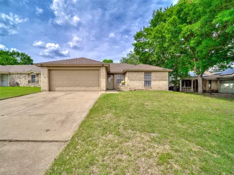 10032 Lone Eagle Dr, Fort Worth, TX 76108