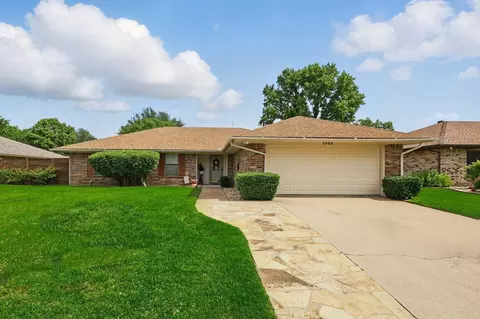 1333 Fieldstone Dr, Bedford, TX 76022