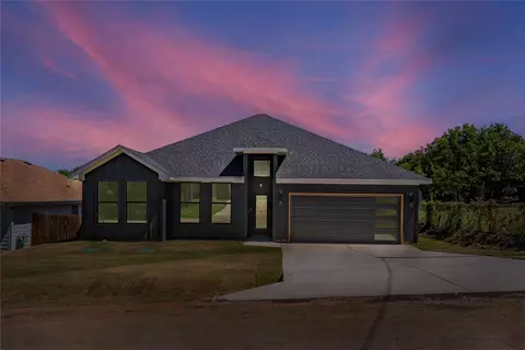 2213 Navasota St, Granbury, TX 76048
