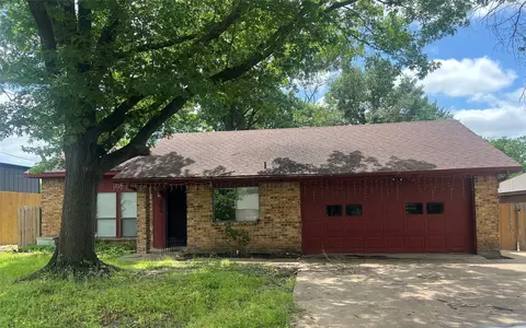 506 Charles Ln, Terrell, TX 75160