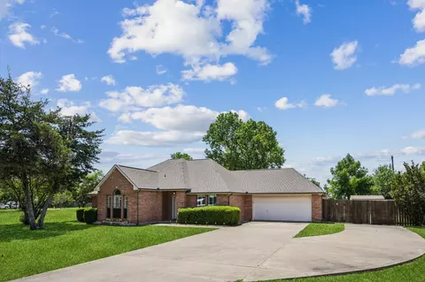 1220 Hillview Dr, Waxahachie, TX 75165