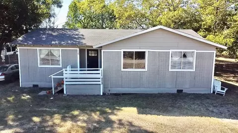 110 S Alma Ave, Kerens, TX 75144