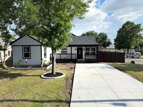 834 Woodland Dr, Garland, TX 75040