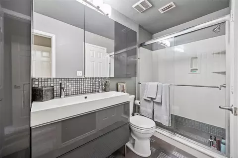 Bath - 7004 Eagle Vail Dr, Plano, TX 75093 photo 1 of 3