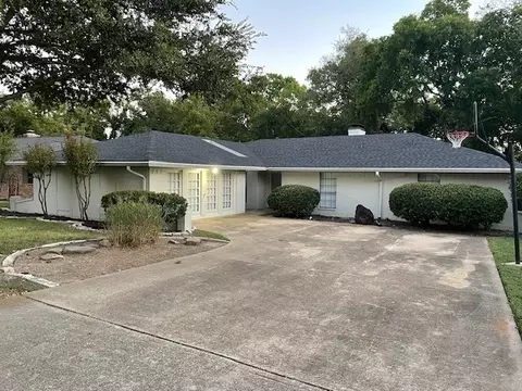1942 S Lakeshore, Rockwall, TX 75087