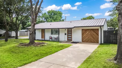 1303 Johns Dr, Euless, TX 76039 photo 5