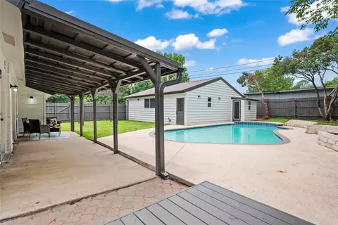 1303 Johns Dr, Euless, TX 76039 photo 4