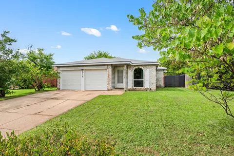 1715 Quinlan Ct, Arlington, TX 76018