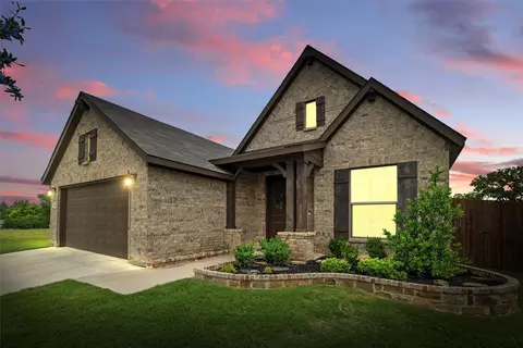 705 Sandy Chip Trl, Fort Worth, TX 76108