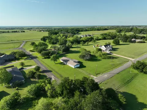 150 N Powell Dr, Hubbard, TX 76648