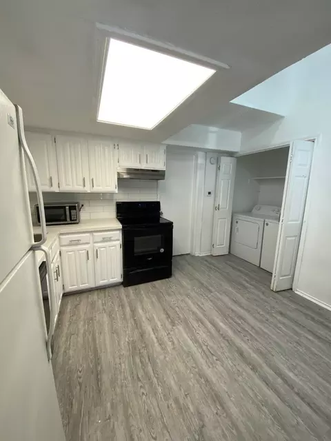 Kitchen - 311 Kings Way Dr, Mansfield, TX 76063 photo 1 of 4