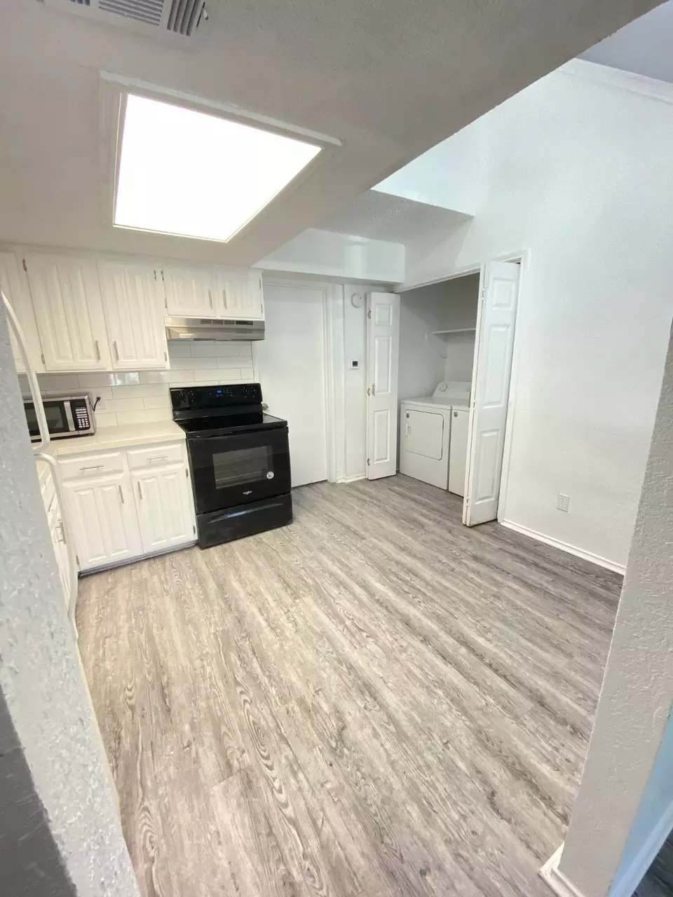 Kitchen - 311 Kings Way Dr, Mansfield, TX 76063 photo 2 of 4