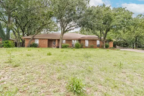 1300 Woodland Trail Dr, Bowie, TX 76230