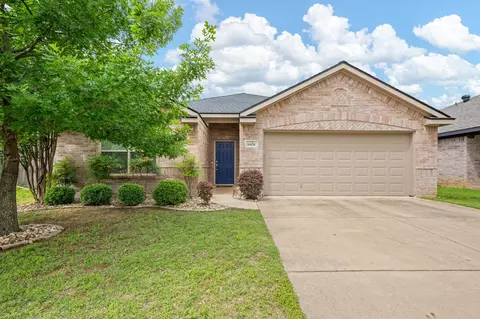 10436 Manhassett Dr, Fort Worth, TX 76140