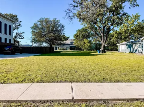 114 W Sears St, Denison, TX 75021