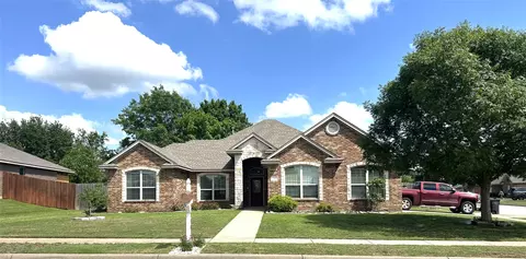 710 Wolf Creek Dr, Cleburne, TX 76033