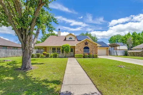 715 Mockingbird St, Bonham, TX 75418