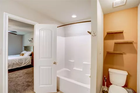 Bath - 806 Chase Ave, Cleburne, TX 76031 photo 5 of 5
