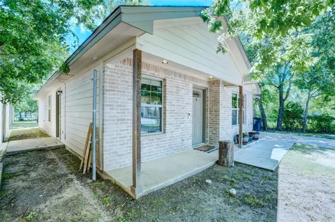 Exterior - 806 Chase Ave, Cleburne, TX 76031 photo 2 of 8