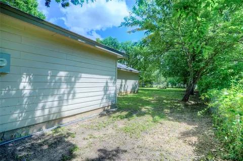 Exterior - 806 Chase Ave, Cleburne, TX 76031 photo 7 of 8