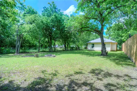 Exterior - 806 Chase Ave, Cleburne, TX 76031 photo 5 of 8