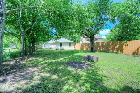Exterior - 806 Chase Ave, Cleburne, TX 76031 photo 6 of 8