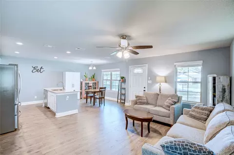 Living - 806 Chase Ave, Cleburne, TX 76031 photo 1 of 1