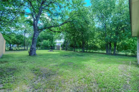 Exterior - 806 Chase Ave, Cleburne, TX 76031 photo 3 of 8