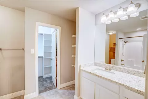 Bath - 806 Chase Ave, Cleburne, TX 76031 photo 3 of 5