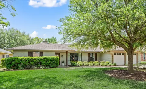 906 Pinehurst Dr, Arlington, TX 76012
