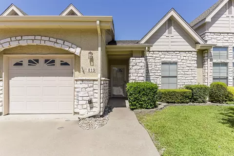 819 Earhart Ave, Grand Prairie, TX 75051