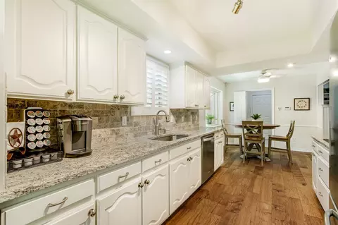 Kitchen - 320 Crestover Dr, Richardson, TX 75080 photo 3 of 4