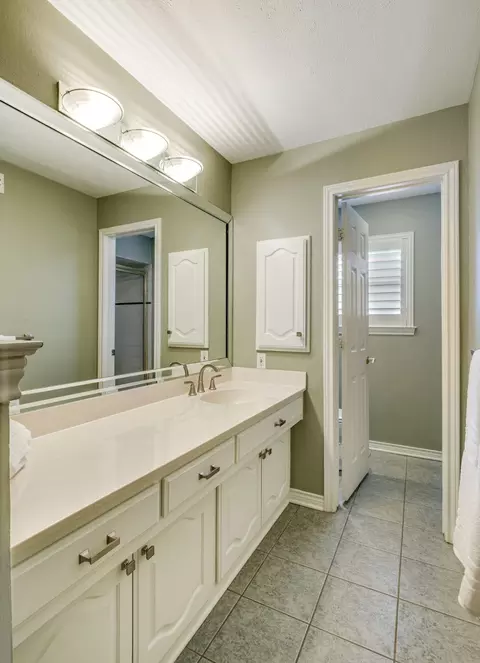 Bath - 320 Crestover Dr, Richardson, TX 75080 photo 1 of 3