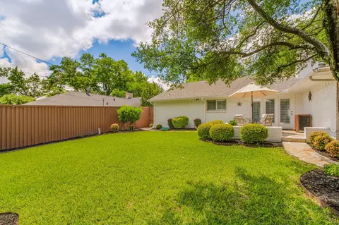 Exterior - 320 Crestover Dr, Richardson, TX 75080 photo 6 of 8