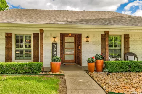 Exterior - 320 Crestover Dr, Richardson, TX 75080 photo 4 of 8