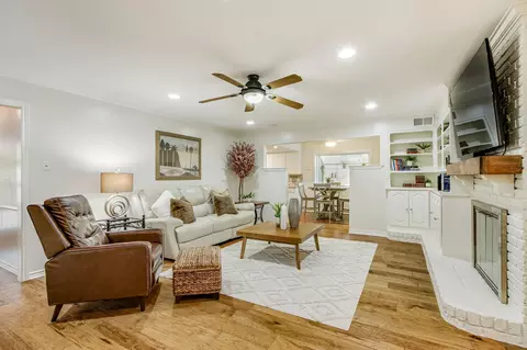 Living - 320 Crestover Dr, Richardson, TX 75080 photo 2 of 4