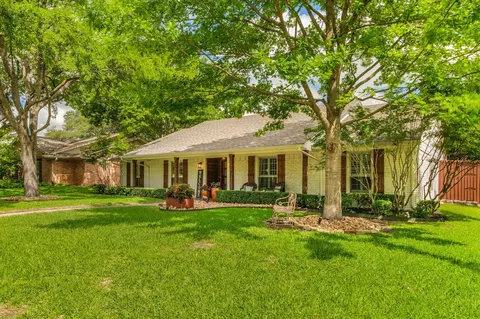 Exterior - 320 Crestover Dr, Richardson, TX 75080 photo 3 of 8