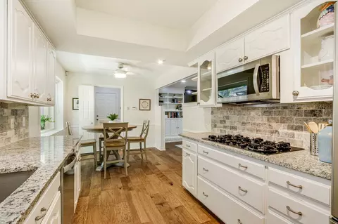 Kitchen - 320 Crestover Dr, Richardson, TX 75080 photo 4 of 4