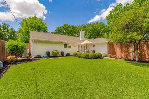 Exterior - 320 Crestover Dr, Richardson, TX 75080 photo 5 of 8