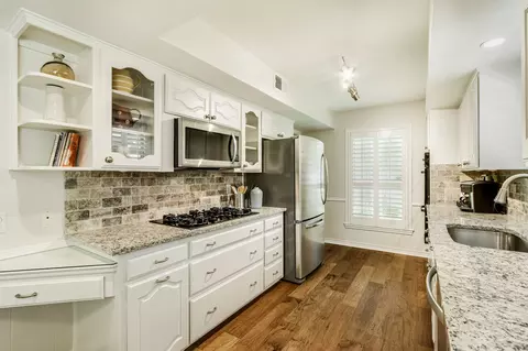 Kitchen - 320 Crestover Dr, Richardson, TX 75080 photo 2 of 4