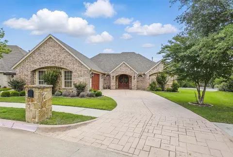 9008 Reata West Dr, Benbrook, TX 76126